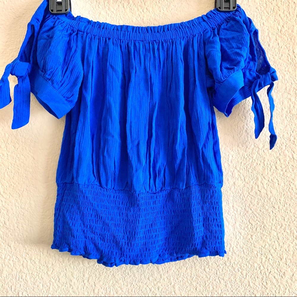 🦋Express Off the Shoulder Top - Picture 2 of 4